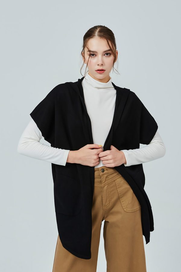 Short-sleeved knit hooded coat