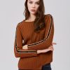 Asymmetrical shape knitted top