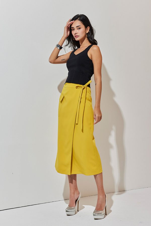 Close-fitting elastic V-neck vest