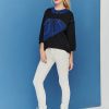 Two-tone bevel splicing asymmetrical hem hoodie