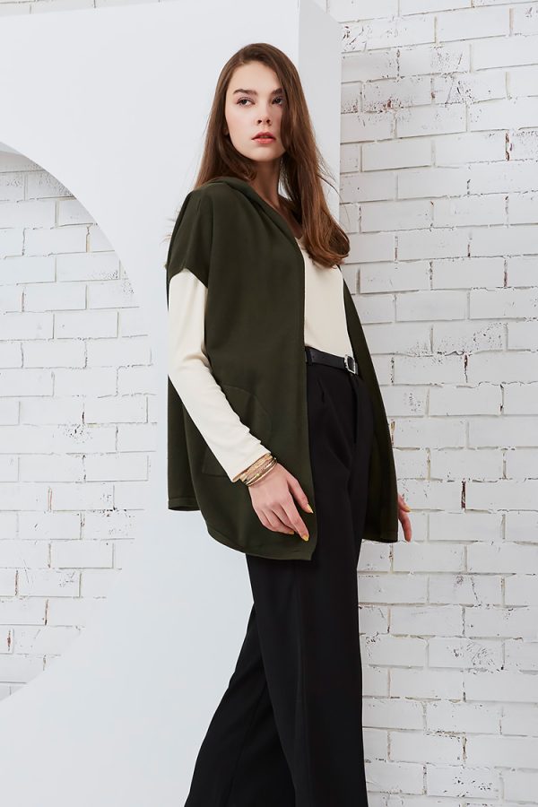 Short-sleeved knit hooded coat